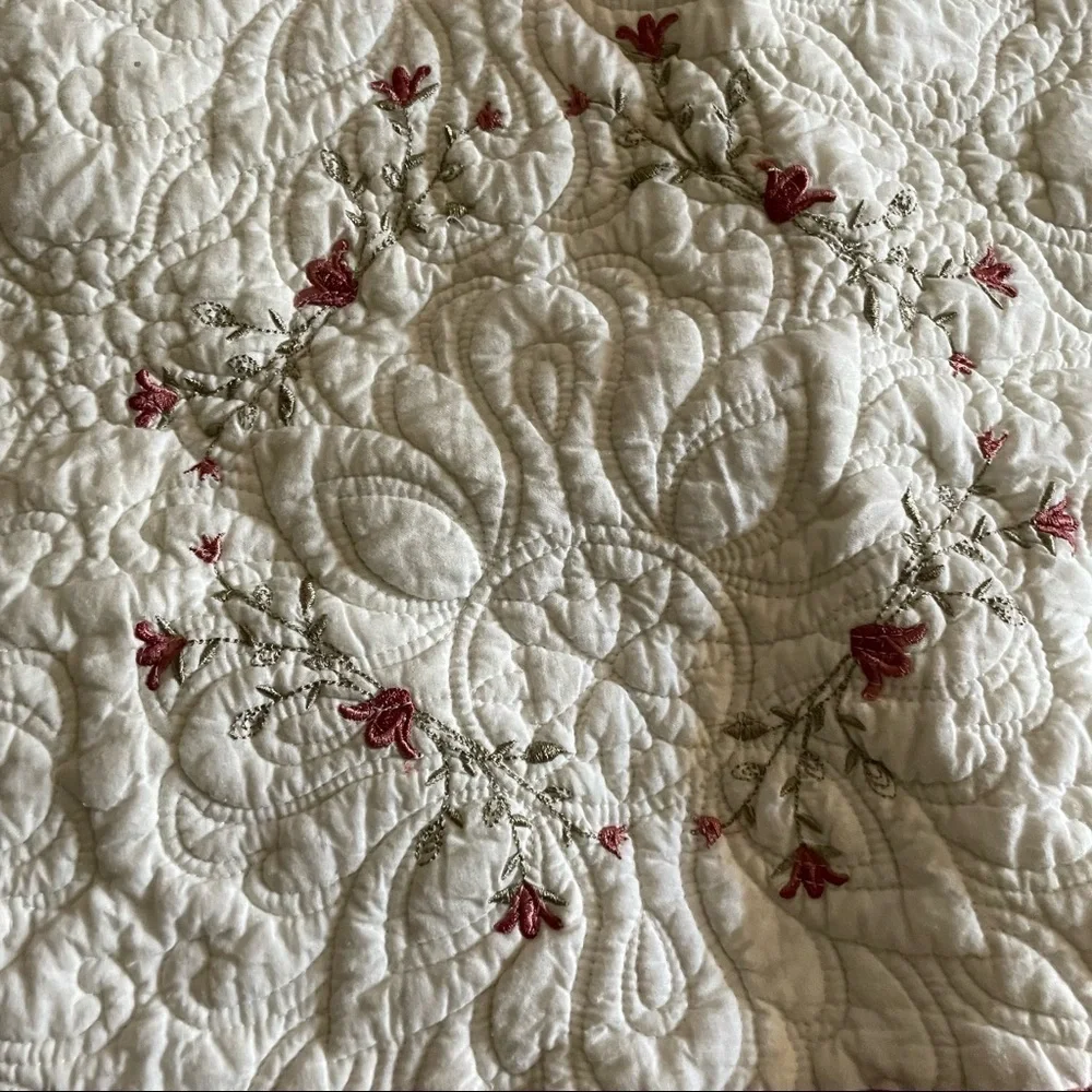 Britannica Home Fashions floral design